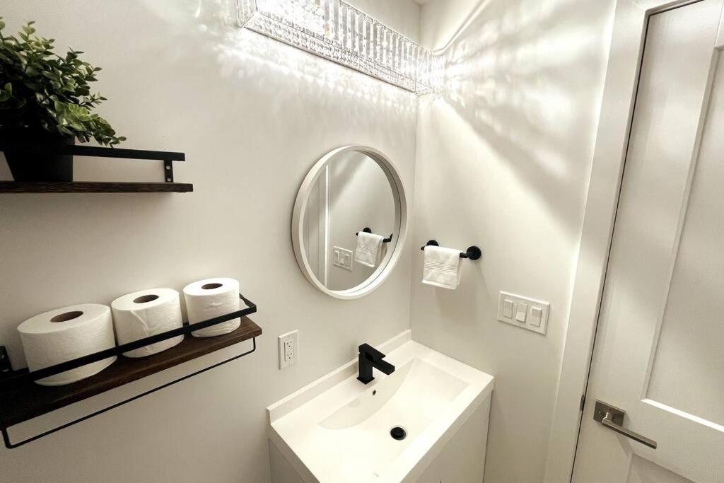 Exquisite, Bright & Modern Condo. ไนแอการาฟอลส์ ภายนอก รูปภาพ