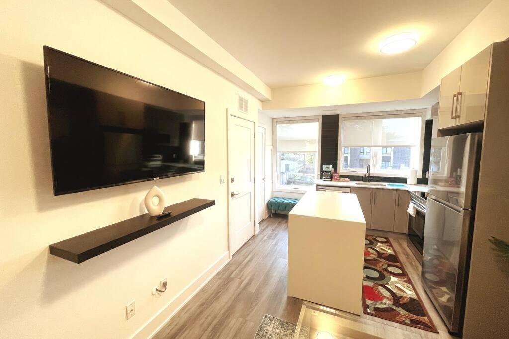 Exquisite, Bright & Modern Condo. ไนแอการาฟอลส์ ภายนอก รูปภาพ